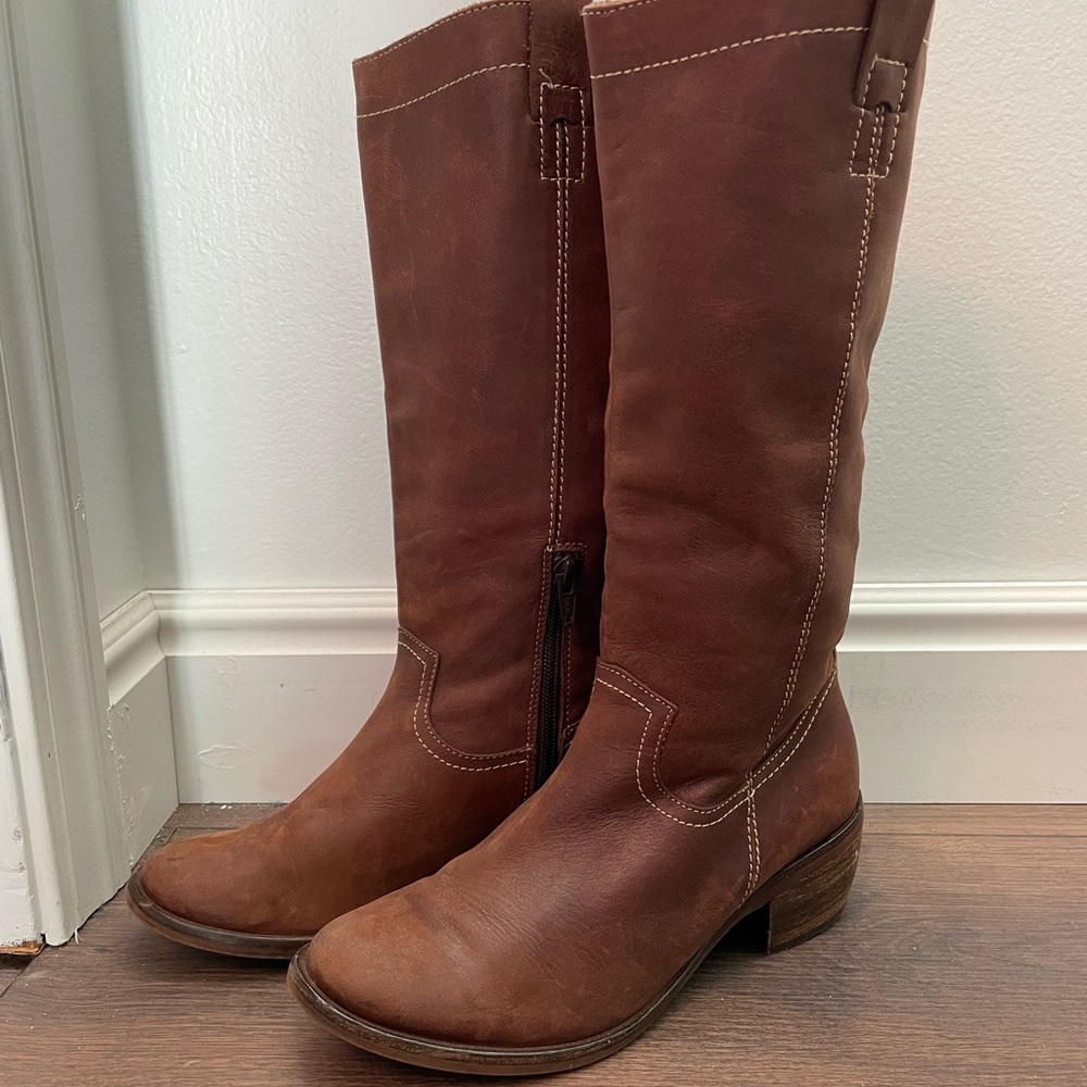Brown Heeled Campus Boots with  Rounded Toe